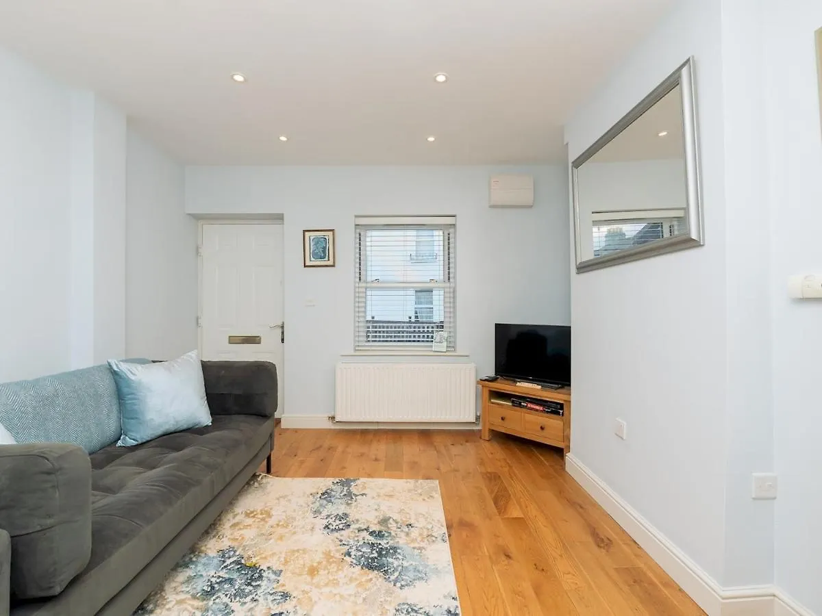 Pass The Keys Delightful Retreat In Larkhall With Free Parking Bath 0*,  United Kingdom